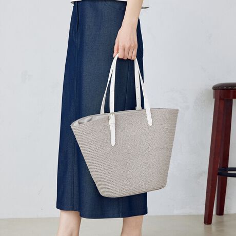 [^ԁF95-20BK43-205]sfUCtE_炩ȃy[p[u[hfނgpAX^COɍ킹₷AVvől킢fUCɎdグAu₩ȎGރg[głBExgfUC̃nh|CgB\EA4TCYΉL̃}`Ŏ[͂QłIE̓t@Xi[tŁAgȂSdlłBsfށt{́Fy炩ȃy[p[u[hfގFvsdltFI[v|Pbg~3s舵t̐íAVRfނgp܂菤ïׁAiɂđ`TCYقȂ鎖܂B܂fނ̕𐶂FhH{Ă܂AVRfނ̐FZpł͑̐F͔܂BJ⊾ACɂ葽̐F鎖܂̂łӉBɁAۂn̕ɂ͂gpB܂AH{ĂׁAiɂđ̐F̈Ⴂ܂̂ł肢v܂Bi̓A̕ƈɒӂĉBv́AAAɎキAƂ̖Cɂ܂ɕ\ʂ򉻁AF鎖܂BA܁AVi[Ȃǂgp܂ƕϐFǍƂȂ܂BӉB̐íA(͏Ɩ)𒷎Ԏ󂯂܂ƕϐF̋ꂪ܂̂ŁA䒅pyѕۊǂ̍ۂɂ́A䒍ӉB