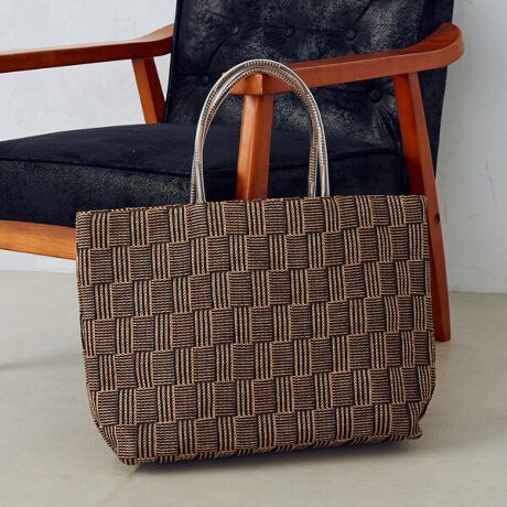 [^ԁF95-20BK44-205]sfUCtER[fBl[gɃANZgĂ傫߂̎Gރg[głIE҂ݍݕ̉ʊ̂GޑfނgpĂ܂BEobN̓Ǝ蕔rj[fނɂȂĂAꂪĂȒPɐ@邽߁AɕۂƂł܂Bsfށt{́F҂ݍݕ̎GޑfގFrj[`[usdltFI[v|Pbg~1s舵t̏i͖C⊾AJȂǂɂFꍇ܂BɁAۂn̕ɂ͂gpB܂AɃfP[gȑfނgpĂ܂̂ŁAvAANZT[ȂǂɈ|Ȃ悤A舵ɂ͏\ӉB