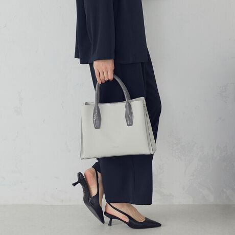 [^ԁF95-20BM17-205]sfUCtEgḧꖇgptH̃g[gobOB̓NŘ^gpăANZgɂAS̓IɃVbNȕ͋CɎdグ܂BEʋ΂ɂfC[ɂĂ`ŁALwɂ߂łBEC̎[ɉAÔ|PbgdlŃobO̒gdē܂BEO\ȃV_[tłBsfށtV{̏ȂʈꖇdĂ̑fށsdltFd؂t@Xi[~1s舵tv́AAAɎキAƂ̖Cɂ܂ɕ\ʂ򉻁AF邱ƂL܂BA܁AVi[Ȃǂgp܂ƁAϐFǍƂȂ܂BӉB܂AJȂǂŔGꂽ܂ܕuȂŉB\ʂ_炩fނƂȂ܂B|A戵ɂ͂ӉBȋ́AJɎ舵ĉBCMŁAϐFjꍇL܂BӉB