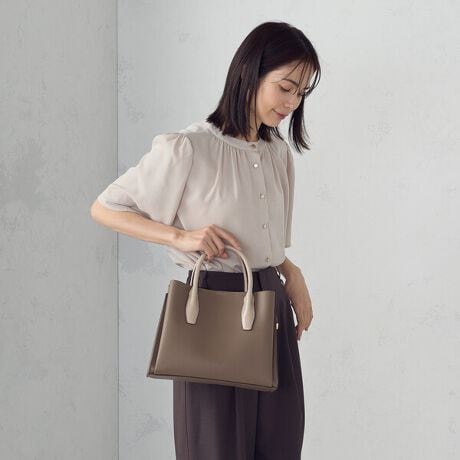 [^ԁF95-20BM17-205]sfUCtEgḧꖇgptH̃g[gobOB̓NŘ^gpăANZgɂAS̓IɃVbNȕ͋CɎdグ܂BEʋ΂ɂfC[ɂĂ`ŁALwɂ߂łBEC̎[ɉAÔ|PbgdlŃobO̒gdē܂BEO\ȃV_[tłBsfށtV{̏ȂʈꖇdĂ̑fށsdltFd؂t@Xi[~1s舵tv́AAAɎキAƂ̖Cɂ܂ɕ\ʂ򉻁AF邱ƂL܂BA܁AVi[Ȃǂgp܂ƁAϐFǍƂȂ܂BӉB܂AJȂǂŔGꂽ܂ܕuȂŉB\ʂ_炩fނƂȂ܂B|A戵ɂ͂ӉBȋ́AJɎ舵ĉBCMŁAϐFjꍇL܂BӉB