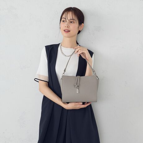 [^ԁF95-20BM20-205]sfUCtEZj[IP[WV[ɂ߂ȁAiȈۂ̃~jV_[obOBEڂ̓RpNgłAzA500mlybg{g[͂|CgłBEt̃V_[xg2{tŁA|E΂ߊ|ƕtւł̂|CgBEƊAigX[cX^CAtH[}Zj[ɂg閜\obOłBEp[c̃bL̓Vo[ɂāAlXȃX^COɍ킹₷悤ɂ܂BẼt@Xi[̓^t@Xi[ɂāÂdオłBsfށtiqɂȂV{̂fނgpsdltOFwʃI[v|Pbg~1Ft@Xi[|Pbg~1 I[v|Pbg~2s舵tv́AAAɎキAƂ̖Cɂ܂ɕ\ʂ򉻁AF邱ƂL܂BA܁AVi[Ȃǂgp܂ƁAϐFǍƂȂ܂BӉB܂AJȂǂŔGꂽ܂ܕuȂŉB\ʂ_炩fނƂȂ܂B|A戵ɂ͂ӉBȋ́AJɎ舵ĉBCMŁAϐFjꍇL܂BӉB