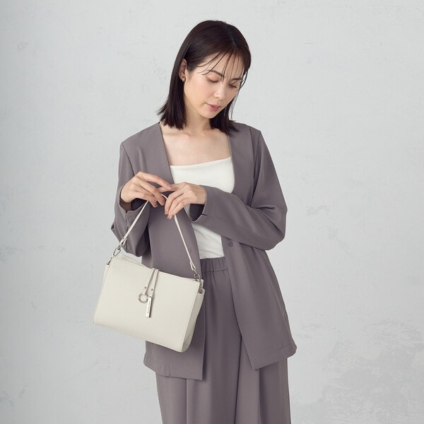 SALE!  ロゴ ミニショルダー ロゴプレート ミニショルダー | モノコムサ(MONO COMME CA