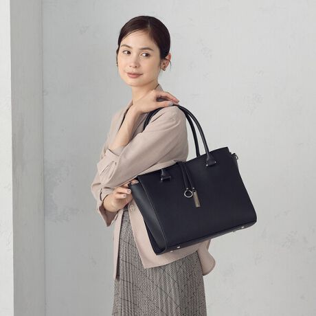 [^ԁF95-20BM22-205]sfUCtEA4TCY[\ŁAdłd󂷂邫Ɗ̂g[gobOBEƎo`{etŁAobO{̂ɂ̂|CgBEC̎[̓t@Xi[tŖhƖʂSBʂ|PbgtŎ[͂Agppx̂̏oꂪ֗łBEO\ȃV_[tŁA|E΂ߊ|Ŏgpo܂BEƔwʂ̃t@Xi[^t@Xi[ɂĂÂdオłBsfށtiqɂȂV{̂fނgpsdltO|Pbg~1w|Pbg~1:I[v|Pbg~2t@Xi[|Pbg~1s舵tv́AAAɎキAƂ̖Cɂ܂ɕ\ʂ򉻁AF鎖L܂BA܁AVi[Ȃǂgp܂ƁAϐFǍƂȂ܂BӉB܂AJȂǂŔGꂽ܂ܕuȂŉB\ʂ_炩fނƂȂ܂B|A戵ɂ͂ӉBȋ́AĂ˂Ɏ舵ĉBCMŁAϐFjꍇL܂BӉB