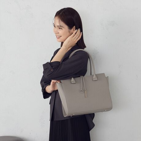 [^ԁF95-20BM22-205]sfUCtEA4TCY[\ŁAdłd󂷂邫Ɗ̂g[gobOBEƎo`{etŁAobO{̂ɂ̂|CgBEC̎[̓t@Xi[tŖhƖʂSBʂ|PbgtŎ[͂Agppx̂̏oꂪ֗łBEO\ȃV_[tŁA|E΂ߊ|Ŏgpo܂BEƔwʂ̃t@Xi[^t@Xi[ɂĂÂdオłBsfށtiqɂȂV{̂fނgpsdltO|Pbg~1w|Pbg~1:I[v|Pbg~2t@Xi[|Pbg~1s舵tv́AAAɎキAƂ̖Cɂ܂ɕ\ʂ򉻁AF鎖L܂BA܁AVi[Ȃǂgp܂ƁAϐFǍƂȂ܂BӉB܂AJȂǂŔGꂽ܂ܕuȂŉB\ʂ_炩fނƂȂ܂B|A戵ɂ͂ӉBȋ́AĂ˂Ɏ舵ĉBCMŁAϐFjꍇL܂BӉB