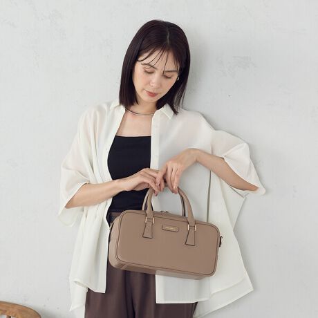 [^ԁF95-20BM05-205]sfUCtEgh̃XNGA^{XgobOłBEuhS̃pb`łĂÂdオɂĂ܂BE肠TCYȂ̂ŁAz500ml̃ybg{gɂē܂BTCỸybg{g͏ĉ܂ܓ܂BEO\̃V_[tĂ̂ŁA|łĕ֗łBsfށtV{̏ȂZ~}bgȌ̑fށsdltFI[v|Pbg~1s舵tv́AAAɎキAƂ̖Cɂ܂ɕ\ʂ򉻁AF邱ƂL܂BA܁AVi[Ȃǂgp܂ƁAϐFǍƂȂ܂BӉB܂AJȂǂŔGꂽ܂ܕuȂŉBȋ́AĂ˂Ɏ舵ĉBߓxȈςAՌA\ȈȂǂŁAj邱Ƃ܂̂łӉB