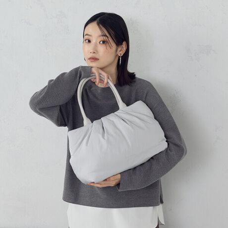 [^ԁF95-20BM42-205]sfUCtEȓ̂ӂ݂̂VGbgpfbhg[gobOBEXeb`Xł̎dグƃ^bN鎖ŁAӂƂӂ݂̂VGbgɂȂĂ܂BEO\ȃV_[tȂ̂ŁAxg̒ςĎ΂ߊ|⌨|ɂΉo܂BEA4TCYΉ֗̕ȃTCYB}`肠[͂sfށtiȌ򊴂̂fށsdltFI[v|Pbg~2t@Xi[|Pbg~1s舵t̏íA̓ACAGɂF鎖܂BɁAWFn̈ߗޓƂ̑gݍ킹͂BGꂽꍇ͊złӂƂAAĉBꗎƂׂ̈̃xWނ͎gpȂŉB˓Au̒ԏƎ˂ŁAF򂹂ϐF邱Ƃ܂̂łӉBv́AAAɎキAƂ̖Cɂ܂ɕ\ʂ򉻁AF鎖L܂BA܁AVi[Ȃǂgp܂ƁAϐFǍƂȂ܂BӉBȋ́AJɎ舵ĉBߓxȈAՌA\ȈȂǂŁAj邱Ƃ܂̂łӉB