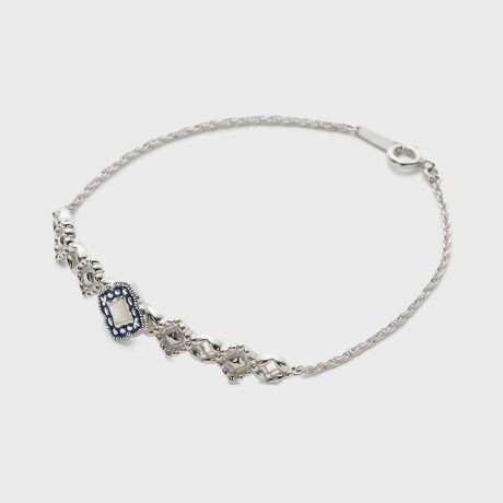 [^ԁF30252114006]Nostalgic MemoriesNSɑ؂ɂ܂ĂA̓̋LB؂Ȏvo܂̔閧̏ꏊBΔȂɂЂƘȂޏȃJtFBރJtF̑gAɕ~l߂ꂽ^CC[WAVFƃG|LVŕ\BT߂ŏ_炩ȃVF̐FAŜ̃oXD܂BΘg̎ɂ̓_ȍݖ͗l{ABe[WCNȃ[h̃fBe[ɂ܂BVR΂VRfނgpĂ̂́ATCYEFËႢA኱̏A̗LȂǂɌ̍܂B\߂BgpĂ܂̂ŁAx̍X|bgCgt߂ł̃fBXvC͔ĉBώEΐH̋ꂪ܂B