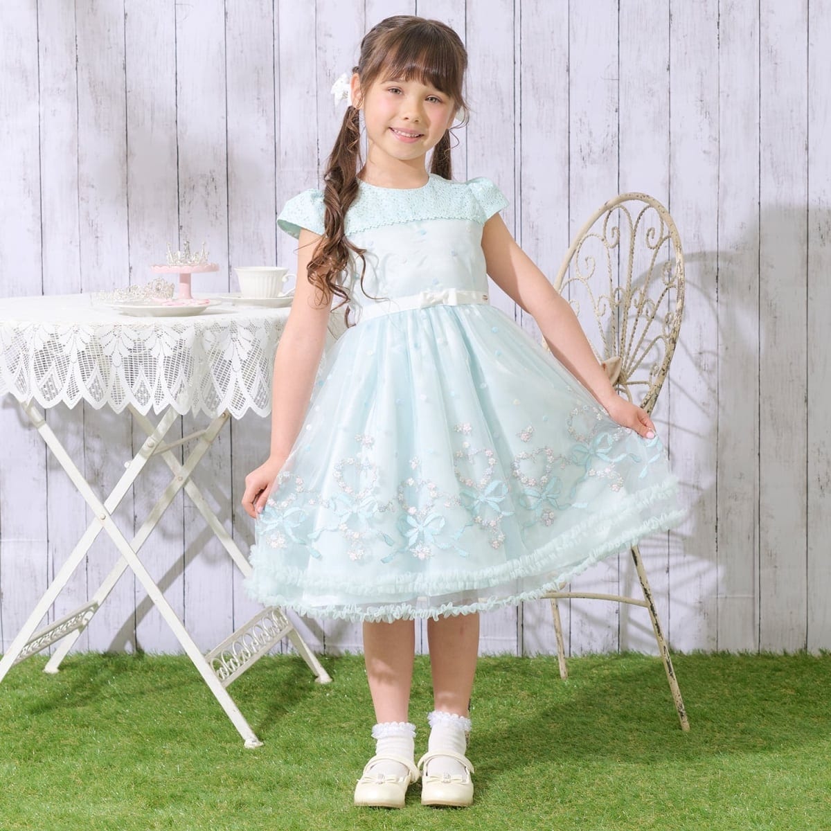 リボン刺しゅう　ドレス