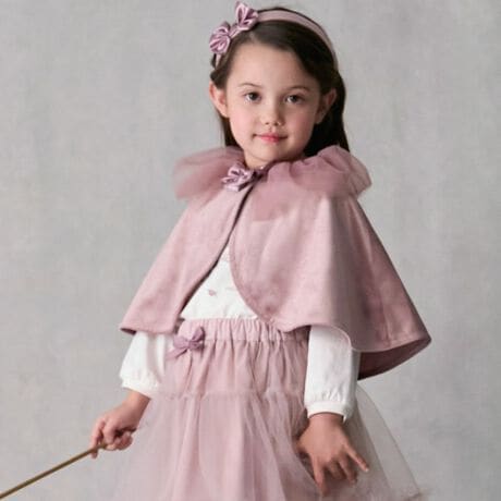 [^ԁF9654461]nEB̉p[eBAe[}p[Nւ̂oɂ҂ȃP[vƃwAoh̃ZbgłB򊴂̂郊{y₩ȃ`[ŁA̎q炵͋C߂܂BP[v̓Xibv{^dl̂߁AONNBwAoh͌낪S̐݌vɂȂĂA₳ɃtBbg܂Bf̒p摜ŎgpĂ鏬Ɋւ܂Ă͎Qlî߁Aiɂ̓P[vƃwAoĥ݊܂܂Ă܂BɂOLł^OByzȂyňzʁyLkzynzȂy|PbgzȂsNFfgF106.5cm pTCYFM FfgF91cm pTCYFS 