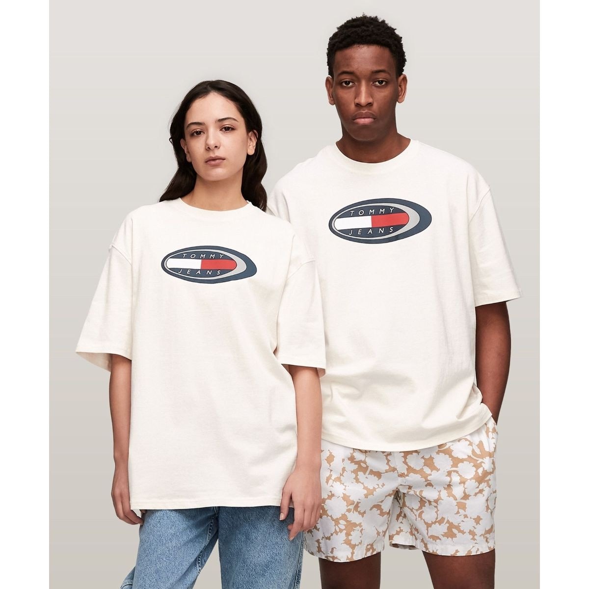 TOMMY JEANS オーバーサイズアーカイブボードスポーツTシャツ の