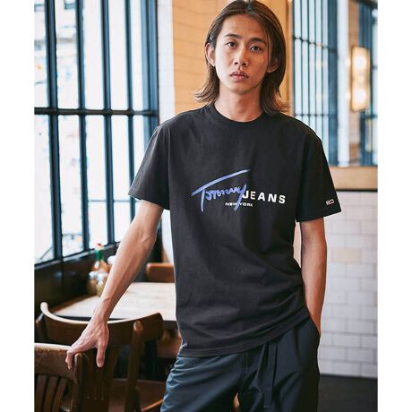 [^ԁFDM20817]M[VOl`[STVcTOMMY JEANS̃VOl`[SŃANZgACRTVcBFʓIɑgݍނƂŁA݊ۗĂ܂B{fBX^C̓X}[gɒȂ郌M[tBbgB1ŗlɂȂACi[ƂĂfg̗ǂACełByTOMMY HILFIGERzĩAJNVbNx[XɃ_ȂЂ˂fUClC̃g~[qtBK[BsIŐꂽYEEBYɉA`hAStCAĂJWAȃfjCƖLxȃJeS[O[ouhB