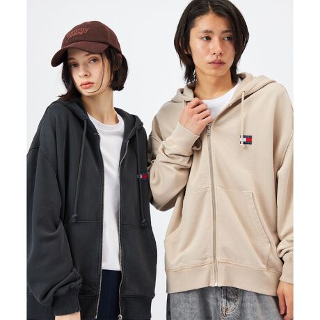 [^ԁFDM22080]90Sj[NVbNtWbvp[J[G߂̕ςڂɏd󂷂AC[hɕ֗ȃtWbvp[J[BKxȌ݂̗ёfނ́AEHbVHŃBe[WCNȕɁBɂ̓uhACR̃obWS炢A肰ȂANZgɁBC₷A90'sXg[g͂AX|[cAEghAȂǕLV[Ŋ􂵂܂BnFсyTCYzSF64.0cm g67.0cm 59.0cm 59.0cmMF64.0cm g69.0cm 61.0cm 60.0cmLF65.0cm g72.0cm 63.0cm 62.0cmXLF67.0cm g72.0cm 63.0cm 64.0cmyTOMMY HILFIGERzĩAJNVbNx[XɃ_ȂЂ˂fUClC̃g~[qtBK[BsIŐꂽYEEBYɉA`hAStCAĂJWAȃfjCƖLxȃJeS[O[ouhB