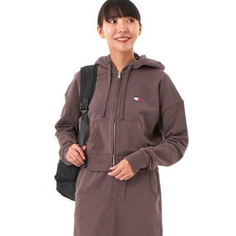 [^ԁFDW21976]{NV[NbvhWbvAbvp[J[hbvV_[ƃNbvhŃghCNȃAbvf[gp[J[Btg͏㉺ɃXCh\ȃ_uWbvdlŁAȂ̕L܂B̃obWSuhےANZgɁB{gXI΂As[X̉HDȂǕLX^COɑΉ܂BnFсyTCYzXSF48.0cm g49.0cm 䂫84.5cmSF49.0cm g51.0cm 䂫85.0cmMF51.0cm g54.0cm 䂫87.5cmyTOMMY HILFIGERzĩAJNVbNx[XɃ_ȂЂ˂fUClC̃g~[qtBK[BsIŐꂽYEEBYɉA`hAStCAĂJWAȃfjCƖLxȃJeS[O[ouhB