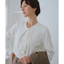 ロペピクニック(ROPE' PICNIC)の【WEB限定カラー・サイズ】メタルパーツフロントフリルタイブラウス/通勤対応