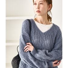 ゆるケーブル編みVネックニット