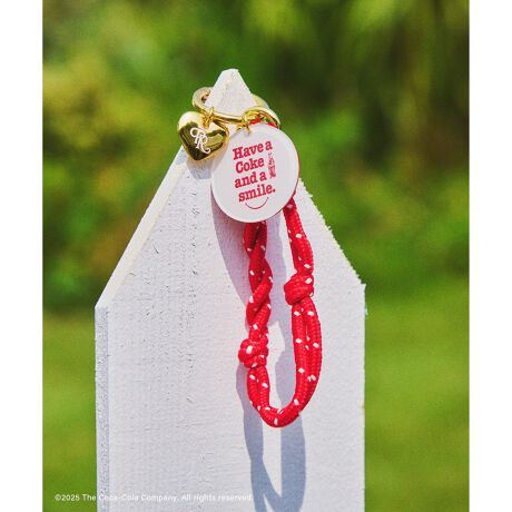 [^ԁFGIZ85010]yfUCEVGbgzERJR[fUC̃JX^L[z_[BE80NネSƃX[Ko[VudlBEROPE' PICNICC[Wn[g`[rʂR[htBEDȂ悤ɃJX^\ŁAX}zXgbvobÕANZgƂĂ߁ByJ[zEW[WAO[(33)AR[Nbh(60)2FWJBgTimelessly by Your Sideh 𒴂ĂׂɃRJR[̗ネSɏhh^CXȖ́hCXs[VɃXyVRNVWJ܂B-------------------------------ROPE' PICNIC1980ÑSɃCXpCAꂽAΊ͂ROPE' PICNIC̃XyVRNVVBmX^WbNȃgX^CɁALLfނ⊾ݖh~Ȃǂ́gh̍HvYāBNɂłtBbgTCYƃfUCŁẢĂƌy₩ɁASn悭y߂ACeCAbvB-------------------------------yCoca-ColaACezEA\[gOtBbNTVc(i:GDM55910)E~jуt`X[uTVc(i:GDM55920)E~jуACCXJ[g(i:GDC55920)E2WAYGi~j{XgobO(i:GIX85000)ESvgg[gobO(i:GIX85010)Eo[Vuv[gJX^`[(i:GIZ85010)BěAg̃j^[ɂĐF̌Ⴄꍇ܂B