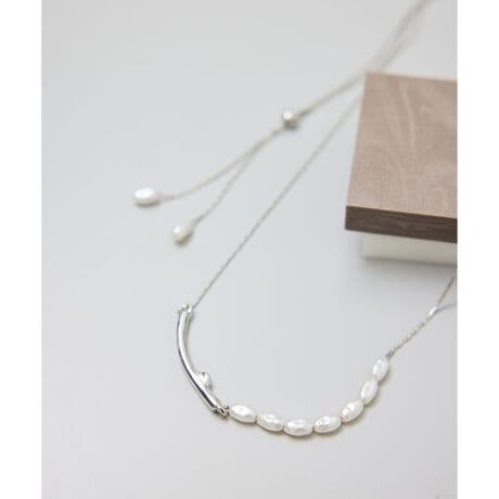 [^ԁFGIZ65020]yfUCEVGbgzẼp[A˂iȃfUCŁANVbNȂ烂_ȈہBEo[󃂃`[tANZgƂȂAꂽ͋CoBEؚȃ`F[񌳂茩A炵ĂBE\ȃGhɂꂽȃp[ApɂiȋPvXByJ[zES[hAVo[2FWJBBěAg̃j^[ɂĐF̌Ⴄꍇ܂B