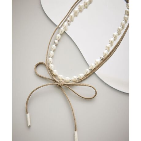 [^ԁFGIZ65060]yfUCEVGbgzEĝ݂XG[h̃R[hƁANVbNŉ₩ȃp[Ƃّfނ̑gݍ킹_Ȉۂ̃lbNXBE`[J[ɒZADȒɒ߂\BEp[lbNXL̃tH[}a炰A悢vXfUCByJ[zEubNƃx[Wn2FWJByX^CO|CgzEtĂ͂AH~̓VvȃnClbN^[glbÑjbg̏ォtĂBEWPbgVc̃Ci[ɁAN[lbÑJbg\[uEX킹A񌳂Ƀ`[J[ɒZX^CO߁BBěAg̃j^[ɂĐF̌Ⴄꍇ܂B