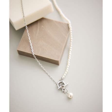 [^ԁFGIZ65050]yfUCEVGbgzE`F[Ap[ō\ꂽAghӂّfރ~bNXfUCBEpxɂĕ\ςA񌳂ɂȂꊴoAVg[ȔzuBE肰Ȃhꗱp[A炵@ׂƉ؂₩vXBEXChAWX^[łD݂̒ɔ\BgbvX̃lbNCɍ킹čœKȃoXByJ[zES[hƃVo[2FWJByX^CO|CgzEꂢ߂̃uEX⃊ujbgɃvXăGKgȈۂɁBE^[glbNnClbNjbg̏ォ璅āAc̃CANZgɂ̂߁BBěAg̃j^[ɂĐF̌Ⴄꍇ܂B