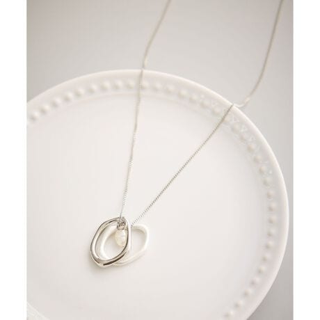 [^ԁFGIZ65070]yfUCEVGbgzEcȃOdȂ荇悤ȁAL@IŃ_ȃfUC̃y_ggbvBE^̒ɁAꗱ̃p[炤ƂŁAiƉ؂₩𗼗BEّfނ̑gݍ킹ARe|[Őꂽ͋CByJ[zES[hƃVo[2FWJByX^CO|CgzEVvȃgbvX⃏s[Xɍ킹邾ŁAȂꊴAbvBEJWAȃJbg\[H~̃jbg̏ɏd˂ĂAc̃CAꂽۂɁBBěAg̃j^[ɂĐF̌Ⴄꍇ܂B