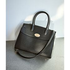 フラップデザイン2WAYハンドルミドルバッグ