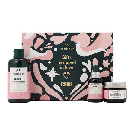 ʌ{bNXt炩łӂƂ֓XLPAZbgʌZbg[bpLC`SqȂǂ̃GGgzϐAetAOZ[ACe̕ێN[̃XyVZbgʌœoBϐ͂Ƃ݂̂ɂׂȂeNX`[ŁAȂ݂悭pŵ݂݂܂ŕێÂ锧ɐ܂Bet͑fɓ݁A邨ɖAȂ₩łӂƂ֓܂BWێN[̓b`ȃeNX`[ŁAhCXLɌXAȂ߂炩łƂG̔ɓ܂BZbgeEE gi[ 250mLϐEE oCtFCY CX`[Z 30mLetEE CeXN[ 50mLWێN[EMtg{bNX TCYijF6.6~悱23.7~s17.6cmgp@ϐÂЂ܂̓RbgɓK(500~2)AŜ񌳂ɂĒJɂȂ܂ĂBetAϐŔ𐮂AKʂȂ܂ĂB悭UĂ炲gpBWێN[ϐetŔ𐮂ĂAK(p[)Ȃ܂ĂB[^:01014686]