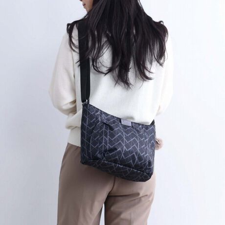 [^:68712]g̗ǂ傫ȊO|PbǧyʃobOV[YBVvłĊۂ݂̂tH̃tg|PbgۓIȑlJWAV[YłBۂ݂̂tH̃tg|PbgۓIȃV_[obOB500mlybg{gTCYŁA[͂ՂBX₨łAsɂ߂łBoꂵ₷O|Pbg̒ɂ͏ȃ|PbgzuAׂȃACeڂł邱Ƃɂ܂BJiimOp^[y₩Ȑŕ\vg{fނ̗pBKanana炵ۗj[NŐVNȃfUCɎdグĂ܂B傫߂̃tg|Pbg傫JAނX[Yɏołt@Xi[ttg|PbgBX}[gtHnJ`ATvgȂǁAׂACe̎[ɍœKłBI[KiCU[|PbgG݂̎[ɂ҂ȓ|PbgtB{gz_[ybg{g܂肽ݎPȂǂ[\ȓ|PbgBZ[teBbNCt@Xi[ɂ́AspӂɊJȂ悤ɂZ[teBbNtBwʃ|PbgZLeB[̍wʃt@Xi[|PbgtBZbgAbv@\X[cP[X̃vhCunhɌŒłxgtB̂gJiihtŃnbs[܂܂悤ɁBČCŋAĂ܂悤ɁBȊ肢߂̂`[BTCNngp{̐nɃTCN|GXefނ̗pByƐu₩ȑfފłB@\ڍ<>EЃ}`|Pbg~2EbVt@Xi[|Pbg~1E{gz_[~1<O>Etg|Pbg~1ix^t|Pbg~1AЃ}`|Pbg~1Ayz_[~1AL[tbN~1jEwʃ|Pbg~1傫߂̃tg|Pbg傫JAނX[Yɏołt@Xi[ttg|PbgBX}[gtHnJ`ATvgȂǁAׂACe̎[ɍœKłBI[KiCU[|PbgG݂̎[ɂ҂ȓ|PbgtB{gz_[ybg{g܂肽ݎPȂǂ[\ȓ|PbgBZ[teBbNCt@Xi[ɂ́AspӂɊJȂ悤ɂZ[teBbNtBwʃ|PbgZLeB[̍wʃt@Xi[|PbgtBZbgAbv@\X[cP[X̃vhCunhɌŒłxgtB̂gJiihtŃnbs[܂܂悤ɁBČCŋAĂ܂悤ɁBȊ肢߂̂`[BTCNngp{̐nɃTCN|GXefނ̗pByƐu₩ȑfފłB@\ڍ<>EЃ}`|Pbg~2EbVt@Xi[|Pbg~1E{gz_[~1<O>Etg|Pbg~1ix^t|Pbg~1AЃ}`|Pbg~1Ayz_[~1AL[tbN~1jEwʃ|Pbg~1