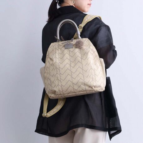 [^:68713]g̗ǂ傫ȊO|PbǧyʃobOV[YBۂ݂̂tH̃tg|PbgۓIȃbNTbNBB5TCY̎蒠500mlybg{gTCYŁA[͂ՂBX₨łAsɂ߂łBoꂵ₷O|Pbg̒ɂ͏ȃ|PbgzuAׂȃACeڂł邱Ƃɂ܂BJiimOp^[y₩Ȑŕ\vg{fނ̗pBKanana炵ۗj[NŐVNȃfUCɎdグĂ܂B傫߂̃tg|Pbg傫JAނX[Yɏołt@Xi[ttg|PbgB[͂ՂŁAX}[gtHnJ`ATvgȂǁAׂACe̐ڂɍœKłBI[KiCU[|PbgG݂̎[ɂ҂ȓ|PbgtB{gz_[ybg{g܂肽ݎPȂǂ[\ȓ|PbgBTCh|PbgʋĈ郁bVfނ̗pB߂̐܂ݎPA^IȂǃobO̒ɓꂽȂĈ̂̎[ɂ֗łBwʃ|PbgZLeB[̍wʃt@Xi[|PbgtBZ[teBbNCt@Xi[ɂ́AspӂɊJȂ悤ɂZ[teBbNtBbNxgpbgtBbg₷悤AbNxg͏㉺Œ߉\BU[nhŎƂ̔ɂA2{̃nhtBgƂɎɓł{vgpĂ܂BfޔwʂƃbNxgɂ͑fނ̗pBĂ͂AI[V[YKɂ܂B̂gJiihtŃnbs[܂܂悤ɁBČCŋAĂ܂悤ɁBȊ肢߂̂`[BTCNngp{̐nɃTCN|GXefނ̗pByƐu₩ȑfފłB@\ڍ<>EЃ}`|Pbg~2EbVt@Xi[|Pbg~1E{gz_[~1<O>Etg|Pbg~1ix^t|Pbg~2AЃ}`|Pbg~1AbV|Pbg~1Ayz_[~1AL[tbN~1jETCh|Pbg~2Ewʃ|Pbg~1