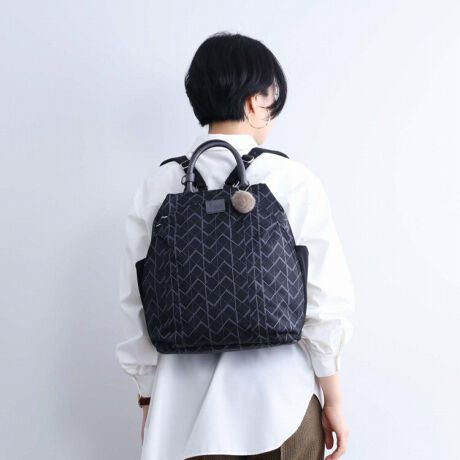 [^:68714]g̗ǂ傫ȊO|PbǧyʃobOV[YBۂ݂̂tH̃tg|PbgۓIȃbNTbNBA4t@C500mlybg{gTCYŎ[͂ՂBX₨łAsɂ߂łBoꂵ₷O|Pbg̒ɂ͏ȃ|PbgzuAׂȃACeڂł邱Ƃɂ܂BJiimOp^[y₩Ȑŕ\vg{fނ̗pBKanana炵ۗj[NŐVNȃfUCɎdグĂ܂B傫߂̃tg|Pbg傫JAނX[Yɏołt@Xi[ttg|PbgB[͂ՂŁAX}[gtHnJ`AዾATvgȂǁAׂACe̐ڂɍœKłBI[KiCU[|PbgG݂̎[ɂ҂ȓ|PbgtB{gz_[ybg{g܂肽ݎPȂǂ[\ȓ|PbgBTCh|PbgʋĈ郁bVfނ̗pBݎPybg{gA^IȂǃobO̒ɓꂽȂĈ̂̎[ɂ֗łBwʃ|PbgZLeB[̍wʃt@Xi[|PbgtBZ[teBbNCt@Xi[ɂ́AspӂɊJȂ悤ɂZ[teBbNtBbNxgpbgtBbg₷悤AbNxg͏㉺Œ߉\BU[nhŎƂ̔ɂA2{̃nhtBgƂɎɓł{vgpĂ܂BfޔwʂƃbNxgɂ͑fނ̗pBĂ͂AI[V[YKɂ܂B̂gJiihtŃnbs[܂܂悤ɁBČCŋAĂ܂悤ɁBȊ肢߂̂`[BTCNngp{̐nɃTCN|GXefނ̗pByƐu₩ȑfފłB@\ڍ<>EЃ}`|Pbg~2EbVt@Xi[|Pbg~1E{gz_[~1<O>Etg|Pbg~1ix^t|Pbg~2AЃ}`|Pbg~1AbV|Pbg~1Ayz_[~1AL[tbN~1jETCh|Pbg~2Ewʃ|Pbg~1