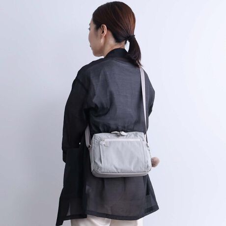 [^:68334]̒BlE|C]̑zJ^`ɂobOV[YDuƊXgJWAX}[ghRZvgɁAi`eCXg~bNXAiȂƊꂽXbLאgfUC̃bNȂǂ̃V[YPJ8-3rd̃~ebhBWfނƓ̂zCgp[̊v₩ȌV[YłBZ[teBbNCt@Xi[ɂ͕spӂɊJȂ悤ɂZ[teBbNto[eNg|PbgOʏ㕔|Pbgɂ́ARECXERۉH̐ngpBwʃ|PbgZLeB̍wʃt@Xi[|PbgB[eBeB|PbgނX[Yɏołt@Xi[ttg|PbgBI[KiCU[|PbgɏG݂[ł|PbgBTCN|GXeCjOnɂ̓TCN|GXefނ̗pB摜̓Tv̂߁A\ȂdlύXꍇ܂B܂Ai̐F͂g̃fBXvCEj^[ɂۂƈقȂꍇ܂̂ł炩߂BJiivWFNglCԑguEӂIv(sarn)̃~Xe[n^[ƂāAE̒mꂴ鋫ʂĂ̒n܂ŁA܂Ɂun𗷂v|C]B̗̒BlE|ƃG[Xu鏗KɁvRZvgɋJobOV[YAwJiivWFNgx