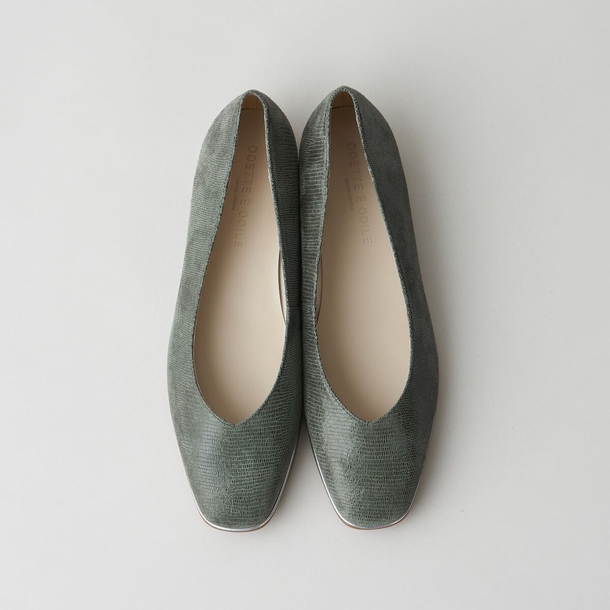 ソフトVカット フラット15↓↑ | オデットエオディール(ODETTE E