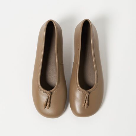 [^ԁF45161991616]Iu[NgDVNȃoGV[YfUCgD悪L߂̃Iu[N،^Bx[VbNŃtF~jȃoGV[YƍVGbgɎdグ܂B̃pCsO{ł͂ȂA^bZɌ悤Ȍѕɂ邱ƂőlۂoBJWAȃfUCȂNxAl̏ɂ߂̈ꑫłBR[fBl[gԂ̃oGV[YÂƂɂ҂B[t@[قǂ肵ۂɂȂ炸ApcɂXJ[gɂ}b`܂BE،^ŐFAfވႢ̂pӂ܂BuΏەiԁF45161991619vyӎz\[ɕیV[g\Ăꍇ͔ĂgpBƕɂ1~x̏Ȍ́AYH㔭̂łAsǕił͂܂Bi摜́A̓p\RȂǂ̉{ɂAۂ̐FƈقȂČꍇ܂B炩߂BV[Y̏dʂ́AV[Y{̂̂ݗ̏dʂƂȂ܂Bti͌vɊ܂܂܂BiɕsǂꍇAє̔j܂Ă܂B炩߂BX܂ւ₢킹̍ۂ́ASODETTE E ODILEeX܂܂ŉL̕i/iԂ\tBiFOF ذڴ FLT10 iԁF45161991616