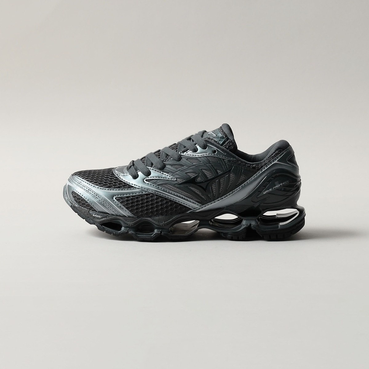 バレーボールシューズミズノ黒23.5cm MIZUNO ミズノ WAVE LIGHTNING Z8 MID （ブラック×シルバー