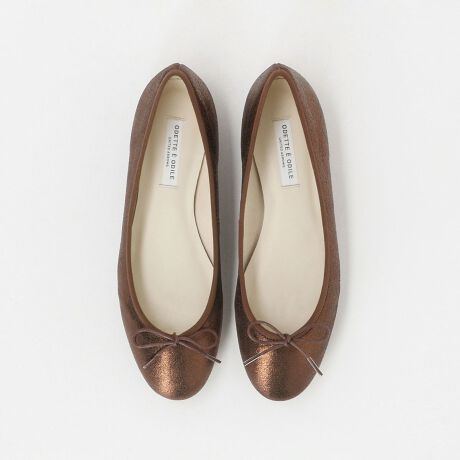 [^ԁF45162000002]^CXɈꑱĂlC̃oGV[YɐVFoꁡfUCEl̎ɂĈ__JɂĂoGV[YBfUCɂ͑@ׂȔhAǂȃX^CƂ킹₷AghɍEꂸɒpł܂BՌzނƂȂ鍂̃X|WAɏՍނ̃X|Wgݍ킹ƂŃ\tgȑ肪B@ׂȃCƐꂽfBe[AԗĂɂyĉKȗSnȂǁA͂l܂ꑫłBl̏炵ĂA[݂̂郏CJ[ƌ򊴂}S[hJ[2FWJłBfރC̓GifށAS[h̓uYJ[̔fނ\荇킹Ă܂Byӎzi摜́A̓p\RȂǂ̉{ɂAۂ̐FƈقȂČꍇ܂B炩߂B\[ɕیV[g\Ăꍇ͔ĂgpBƕɂ1~x̏Ȍ́AYH㔭̂łAsǕił͂܂BV[Y̏dʂ́AV[Y{̂̂ݗ̏dʂƂȂ܂Bti͌vɊ܂܂܂BiɕsǂꍇAє̔j܂Ă܂B炩߂BX܂ւ₢킹̍ۂ́ASODETTE E ODILEeX܂܂ŉL̕i/iԂ\tBiFOF ذ25F FLT10 iԁF45162000002