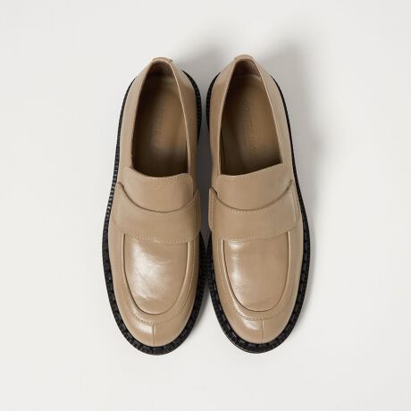 [^ԁF45172000006]lJWAȕ͋CZ[t@[tbgfUCgDɏۂ݂{[|Cg̃[t@[B݂̂ubÑ\[킹AlJWAȕ͋CoB̈قȂ2̉肰ȂANZgɁB̂J[Ɨ̓IȒ肪ȈꑫłBfޖ{vgpB\tgȃX[XfށByӎz摜̏i̓TvłBi摜́A̓p\RȂǂ̉{ɂAۂ̐FƈقȂČꍇ܂B炩߂Bƕɂ1~x̏Ȍ́AYH㔭̂łAsǕił͂܂BV[Y̏dʂ́AV[Y{̂̂ݗ̏dʂƂȂ܂Bti͌vɊ܂܂܂BiɕsǂꍇAє̔j܂Ă܂B炩߂BX܂ւ₢킹̍ۂ́ASODETTE E ODILEeX܂܂ŉL̕i/iԂ\tBiFOF ȵ۰̧ FLT30 iԁF45172000006