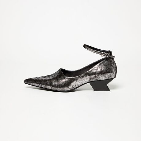 [^ԁF46111000007]q[̃tHIȃXgbvtpvXfUCтꂽό`q[GbWvX|CebhgD̃pvXB[߂̗ő݁A[hȈۂY킹܂B̃Xgbv̓`F[Xgbvƕtւł2WAYdlŁAR[fBl[gCŃAWł̂|CgB3.5cmقǂ̈芴q[̓Abp[͋̕Cɍ悤ɃJ[ςAobNX^CɂANZgĂ܂BfލvƐngpBubN̓ĉX[XfށBVo[͔̂锓nB̑1J[̓[uvgꂽNёfނłBR[fBl[gXbNXɑf킹ŐhȃR[fBl[gA^CgXJ[gɃ\bNX킹łꂢ߂ɂ܂Ƃ߂R[fBl[g߂łBSYiV[jumode`Ŋyރ[hȃX^C`vJWA[hEtF~j[h̃eCXĝƁAIgiAVѐSAVeBJWAAX^CRVXL[[hƂuhBւ̓Aȓ|WeBuɎ󂯓Au炵肽vuDǂfGł肽vƂCɁAu肽vn邫Aźu炵vV[Yt@bVĂ܂Byӎz摜̏i̓TvłBi摜́A̓p\RȂǂ̉{ɂAۂ̐FƈقȂČꍇ܂B炩߂B\[ɕیV[g\Ăꍇ͔ĂgpBƕɂ1~x̏Ȍ́AYH㔭̂łAsǕił͂܂BV[Y̏dʂ́AV[Y{̂̂ݗ̏dʂƂȂ܂Bti͌vɊ܂܂܂BiɕsǂꍇAє̔j܂Ă܂B炩߂BX܂ւ₢킹̍ۂ́ASSY UNITED ARROWSeX܂܂ŉL̕i/iԂ\tBiFS ިߴ˰ PS35 iԁF46111000007