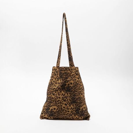 [^ԁF45326000000]ODETTE E ODILEIWĩg[gobOgĥ郌Ip[hڂЂg[gobOBA4TCY̎V[Y{bNXȂǂTCYŁAɊ|₷߂̎́Bɂ̓uhRZvg̃L[[hłhTHE LAST PIECE OF STYLINGhƂeLXgzuA肰ȂANZgvX܂BTuobOGRobOƂĂ߂łByӎzi摜́A̓p\RȂǂ̉{ɂAۂ̐FƈقȂČꍇ܂B炩߂BX܂ւ₢킹̍ۂ́ASODETTE E ODILEeX܂܂ŉL̕i/iԂ\tBiFO Leopard Tote iԁF45326000000