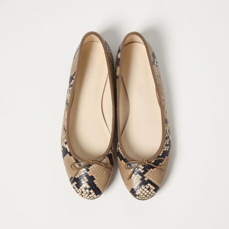 [^ԁF45162000036]^CXɈꑱĂlC̃oGV[YɐVFoꁡfUCEl̎ɂĈ__JɂĂoGV[YBfUCɂ͑@ׂȔhAǂȃX^CƂ킹₷AghɍEꂸɒpł܂BՌzނƂȂ鍂̃X|WAɏՍނ̃X|Wgݍ킹ƂŃ\tgȑ肪B@ׂȃCƐꂽfBe[AԗĂɂyĉKȗSnȂǁA͂l܂ꑫBɑ݊AIȃX^CoĂpC\ɂڂłBfޖ{vƐngpBAȕ͋CƂȂ₩̂pC\vǧ^fށByӎz摜̏i̓TvłBi摜́A̓p\RȂǂ̉{ɂAۂ̐FƈقȂČꍇ܂B炩߂B\[ɕیV[g\Ăꍇ͔ĂgpBƕɂ1~x̏Ȍ́AYH㔭̂łAsǕił͂܂BV[Y̏dʂ́AV[Y{̂̂ݗ̏dʂƂȂ܂Bti͌vɊ܂܂܂BiɕsǂꍇAє̔j܂Ă܂B炩߂BX܂ւ₢킹̍ۂ́ASODETTE E ODILEeX܂܂ŉL̕i/iԂ\tBiFO ذ26S FLT10 iԁF45162000036