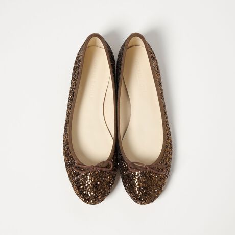 [^ԁF45162000025]^CXɈꑱĂlC̃oGV[YɐVFoꁡfUCEl̎ɂĈ__JɂĂoGV[YBfUCɂ͑@ׂȔhAǂȃX^CƂ킹₷AghɍEꂸɒpł܂BՌzނƂȂ鍂̃X|WAɏՍނ̃X|Wgݍ킹ƂŃ\tgȑ肪B@ׂȃCƐꂽfBe[AԗĂɂyĉKȗSnȂǁA͂l܂ꑫBꂽ͋C̃zCgVo[J[A؂₩ȃsNAVѐŜuE̐FWJɂڂłBfޖ{vƐngpBzCǵA\ʂ̉ʂɏcV{̂fނƓFpCsȎgݍ킹BVo[J[́AׂV{̂郁^bNfނƃO[̃pCsȎgݍ킹BsŃAsN̋Nёfނƃbh̃pCsÕJ[RrB~fBAuÉAт₩ȃOb^[ƓnFpCsȎgݍ킹Byӎz摜̏i̓TvłBi摜́A̓p\RȂǂ̉{ɂAۂ̐FƈقȂČꍇ܂B炩߂B\[ɕیV[g\Ăꍇ͔ĂgpBƕɂ1~x̏Ȍ́AYH㔭̂łAsǕił͂܂BV[Y̏dʂ́AV[Y{̂̂ݗ̏dʂƂȂ܂Bti͌vɊ܂܂܂BiɕsǂꍇAє̔j܂Ă܂B炩߂BX܂ւ₢킹̍ۂ́ASODETTE E ODILEeX܂܂ŉL̕i/iԂ\tBiFO ذ26S FLT10 iԁF45162000025