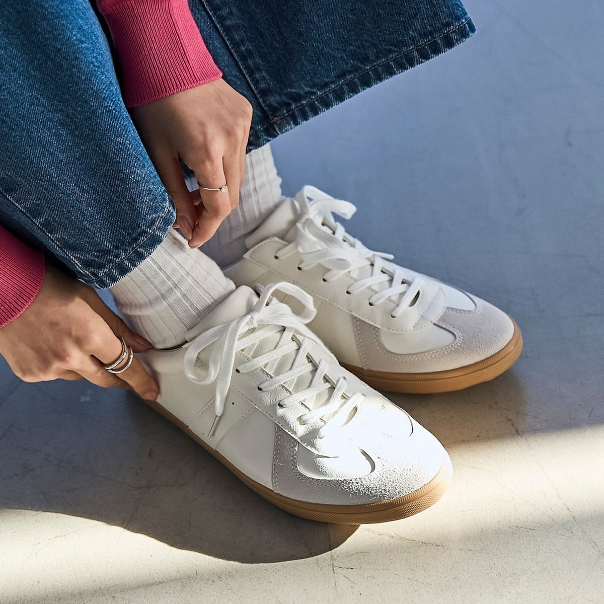 [}C]yVFozW[}~^[Xj[J[(23.0cm/24.0cm/25.0cm)/R[Gicoenj OFF WHITE