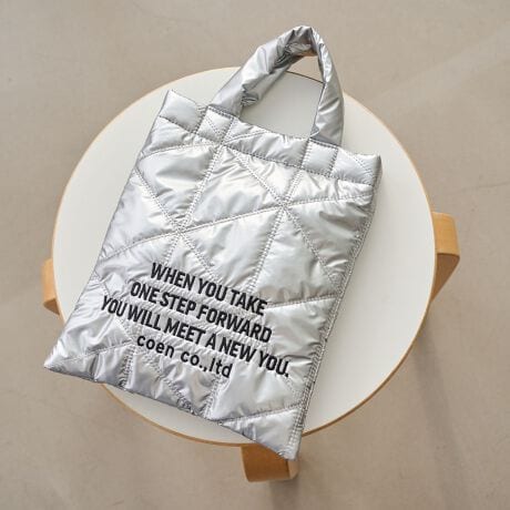 [^ԁF76816030334]̊̂LeBOfUCAg₷ꏏɁBV[YŃg[gobO(i:76816030333)pӂ܂BfUC/fފ􉽊wIȃLeBOfUCIȁAꂽۂ̃V_[obOBRpNgȂKvȉוTCYŁAƂłוȂɂ҂Btgɂ̓ShJ{AVvȂ肰ȂANZgvXBV_[Xgbv͎O\ŁAV[ɍ킹2WAYŎgpł̂́BnhobOƂĂꂢ߂ɁAV_[obOƂăJWAɂƁALX^CɃ}b`܂BfނɃLeBOH{ĂAӂƂ{[Ɨ̊̂VGbgłBɁAɂ͊J₷AgȂ悤Ƀ}OlbgzuBɂ͏̎[ɕ֗ȃI[v|PbgtŁAgɂ܂BJ[oG[V́AԂANZgJ[܂œWJBRpNgȂ@\IȃfUCŁAig痷s̃TuobO܂ŕL􂵂܂B̑2̎hJJ[̓N[FłBVo[F\n |GXe100̑J[F\n iC100|PbgF藠nFV_[OF\yӓ_zBei̓Tvׁ̈Aۂ̎dlƈقȂꍇ܂B摜̏i͌̏Ǝ˂pxAg̃j^[ɂAƐFقȂꍇ܂BX^WIB̉摜̐FɈԋ߂ȂĂ܂B\񏤕ȉꍇA͂\͂܂łڈƂȂ܂BY̓sA͂OサXܓ׎Ƃꍇ܂̂ŁA炩߂BiFۺ޼ļްiԁF76816030334