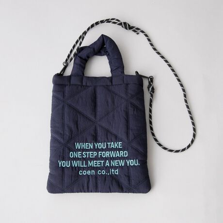 [^ԁF76816030334]̊̂LeBOfUCAg₷ꏏɁBV[YŃg[gobO(i:76816030333)pӂ܂BfUC/fފ􉽊wIȃLeBOfUCIȁAꂽۂ̃V_[obOBRpNgȂKvȉוTCYŁAƂłוȂɂ҂Btgɂ̓ShJ{AVvȂ肰ȂANZgvXBV_[Xgbv͎O\ŁAV[ɍ킹2WAYŎgpł̂́BnhobOƂĂꂢ߂ɁAV_[obOƂăJWAɂƁALX^CɃ}b`܂BfނɃLeBOH{ĂAӂƂ{[Ɨ̊̂VGbgłBɁAɂ͊J₷AgȂ悤Ƀ}OlbgzuBɂ͏̎[ɕ֗ȃI[v|PbgtŁAgɂ܂BJ[oG[V́AԂANZgJ[܂œWJBRpNgȂ@\IȃfUCŁAig痷s̃TuobO܂ŕL􂵂܂B̑2̎hJJ[̓N[FłBVo[F\n |GXe100̑J[F\n iC100|PbgF藠nFV_[OF\yӓ_zBei̓Tvׁ̈Aۂ̎dlƈقȂꍇ܂B摜̏i͌̏Ǝ˂pxAg̃j^[ɂAƐFقȂꍇ܂BX^WIB̉摜̐FɈԋ߂ȂĂ܂B\񏤕ȉꍇA͂\͂܂łڈƂȂ܂BY̓sA͂OサXܓ׎Ƃꍇ܂̂ŁA炩߂BiFۺ޼ļްiԁF76816030334