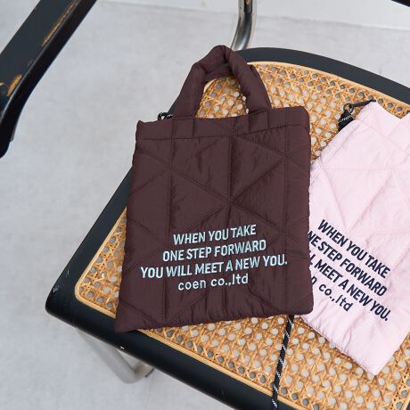 [^ԁF76816030334]̊̂LeBOfUCAg₷ꏏɁBV[YŃg[gobO(i:76816030333)pӂ܂BfUC/fފ􉽊wIȃLeBOfUCIȁAꂽۂ̃V_[obOBRpNgȂKvȉוTCYŁAƂłוȂɂ҂Btgɂ̓ShJ{AVvȂ肰ȂANZgvXBV_[Xgbv͎O\ŁAV[ɍ킹2WAYŎgpł̂́BnhobOƂĂꂢ߂ɁAV_[obOƂăJWAɂƁALX^CɃ}b`܂BfނɃLeBOH{ĂAӂƂ{[Ɨ̊̂VGbgłBɁAɂ͊J₷AgȂ悤Ƀ}OlbgzuBɂ͏̎[ɕ֗ȃI[v|PbgtŁAgɂ܂BJ[oG[V́AԂANZgJ[܂œWJBRpNgȂ@\IȃfUCŁAig痷s̃TuobO܂ŕL􂵂܂B̑2̎hJJ[̓N[FłBVo[F\n |GXe100̑J[F\n iC100|PbgF藠nFV_[OF\yӓ_zBei̓Tvׁ̈Aۂ̎dlƈقȂꍇ܂B摜̏i͌̏Ǝ˂pxAg̃j^[ɂAƐFقȂꍇ܂BX^WIB̉摜̐FɈԋ߂ȂĂ܂B\񏤕ȉꍇA͂\͂܂łڈƂȂ܂BY̓sA͂OサXܓ׎Ƃꍇ܂̂ŁA炩߂BiFۺ޼ļްiԁF76816030334