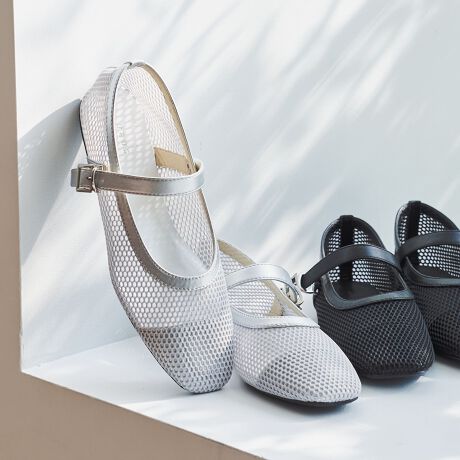 [^ԁF76826030271]ƁAƂ߂𑫌ɁByWEBTCYz22.5cmE23.5cmE24.5cm@ꕔTCĝ݁fUC/fޗȃbVfނgpAghӂ郁[WF[V[YBAbp[ɓ̂VA[fނ̗p邱ƂŁAɌy₩ȈۂvX܂BNVJȃXgbvfUCAǂgŏ炵͋CoBtbgŕ₷AfC[[Xɂ҂Bf͂A\bNXƂ̃C[hy߂AX^CO݂1łBSnƃfUC˔Al̂߂́g݂hV[YByӓ_zBei̓Tvׁ̈Aۂ̎dlƈقȂꍇ܂B摜̏i͌̏Ǝ˂pxAg̃j^[ɂAƐFقȂꍇ܂BX^WIB̉摜̐FɈԋ߂ȂĂ܂B\񏤕ȉꍇA͂\͂܂łڈƂȂ܂BY̓sA͂OサXܓ׎Ƃꍇ܂̂ŁA炩߂BiF݂үذުݕiԁF76826030271