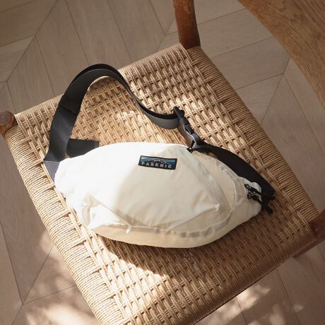 [^ԁF76816030350]Ƃۂ݂̂VGbg̃{fBobOfUCƂAEghAW[ȂǁA󂯂Ƃɂ֗ȃ{fBobOB^O|CgɂVvȃfUCłB_uWbv̊Ԍɓ|PbgȂǁA@\ɂĂ܂Btg|Pbg͌΂߂ɔzuĂAJ⒆g̏oꂪX[YłB|PbgFV_[OFsyӓ_zgp̖C⊾EJȂǔGꂽԂł̑̕Ƃ̐ڐǴAFڂfގ̂̐FNꂪ܂̂łӉBBei̓Tvׁ̈Aۂ̎dlƈقȂꍇ܂B摜̏i͌̏Ǝ˂pxAg̃j^[ɂAƐFقȂꍇ܂BX^WIB̉摜̐FɈԋ߂ȂĂ܂B\񏤕ȉꍇA͂\͂܂łڈƂȂ܂BY̓sA͂OサXܓ׎Ƃꍇ܂̂ŁA炩߂BiFPARKNIK ިޯޕiԁF76816030350