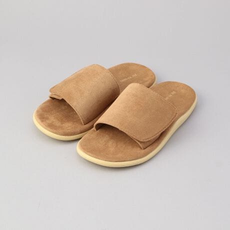 [^ԁF75826030120]KAX^CbVȃXChT_fUC/fރNbV̂\[C\[̗pA_炩ȗSn̖\T_Bʃt@Xi[̃Jo[ŁAD݂̃tBbgɊȒP\Bfނɂ͂ƂXEF[h̐ngpAƂG肪łB܂A}bgȎdグvXAfł\bNX킹łi悭dオfUCłByӓ_zBei̓Tvׁ̈Aۂ̎dlƈقȂꍇ܂B摜̏i͌̏Ǝ˂pxAg̃j^[ɂAƐFقȂꍇ܂BX^WIB̉摜̐FɈԋ߂ȂĂ܂B\񏤕ȉꍇA͂\͂܂łڈƂȂ܂BY̓sA͂OサXܓ׎Ƃꍇ܂̂ŁA炩߂BiFCUSHION SLIDE SANDALiԁF75826030120