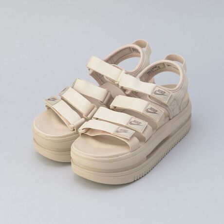 [^ԁF76824070250]CpNĝ鑫ƂKT_ŉoWEBTCYF25cmfUCxNe[v4{񂾁ÃXj[J[T_BƌŒłAT_ł肵SnłBxNe[vɂꂼASĂ܂Byӓ_zBei̓Tvׁ̈Aۂ̎dlƈقȂꍇ܂B摜̏i͌̏Ǝ˂pxAg̃j^[ɂAƐFقȂꍇ܂BX^WIB̉摜̐FɈԋ߂ȂĂ܂B\񏤕ȉꍇA͂\͂܂łڈƂȂ܂BY̓sA͂OサXܓ׎Ƃꍇ܂̂ŁA炩߂BiFyNIKEzWs ICON CLSC SDLiԁF76824070250