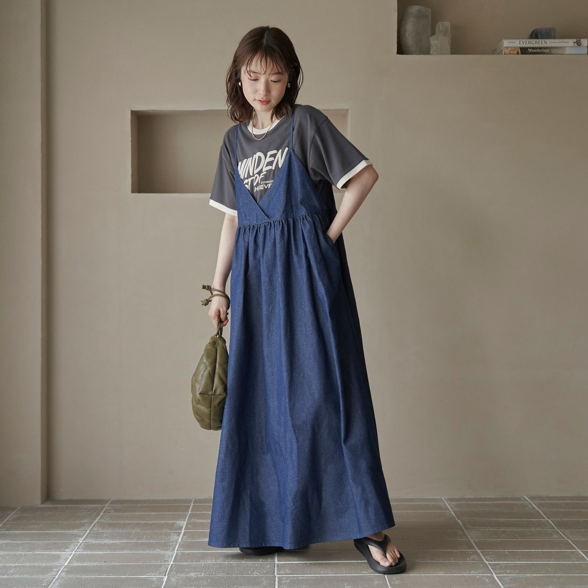 【新品】アーバンリサーチ リネンレーヨンVネック切替ギャザーワンピース リネンレーヨンVネック切替ギャザーワンピース[DRA5-26E107