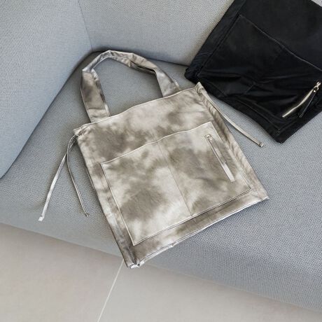 [^ԁF76816000021]AW݁I hXgŕ\ς鑽@\g[geʂՂ聕[͔QŁAfC[ɂoɂ􁡃fUC^fރhXgdlŃVGbgςĊy߂g[gobOBeʂ肠Ap[e[VŎd؂Ă̂ŉו𐮗₷fUCłBAEg|PbgtŎo₷B|\Ȃ̂ŁAV[R[fBl[gɍ킹Ďgł܂B|PbgFyӓ_zBei̓Tvׁ̈Aۂ̎dlƈقȂꍇ܂B摜̏i͌̏Ǝ˂pxAg̃j^[ɂAƐFقȂꍇ܂BX^WIB̉摜̐FɈԋ߂ȂĂ܂B\񏤕ȉꍇA͂\͂܂łڈƂȂ܂BY̓sA͂OサXܓ׎Ƃꍇ܂̂ŁA炩߂BiF۽߰ðİĕiԁF76816000021