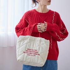 【新色追加】ロゴ刺繍キカキルトショルダーバッグ（Mサイズ）